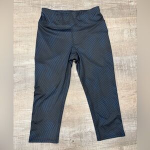 Athletic Works women’s capri Leggings with Black and Blue Design